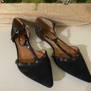 Halogen t-strap flats